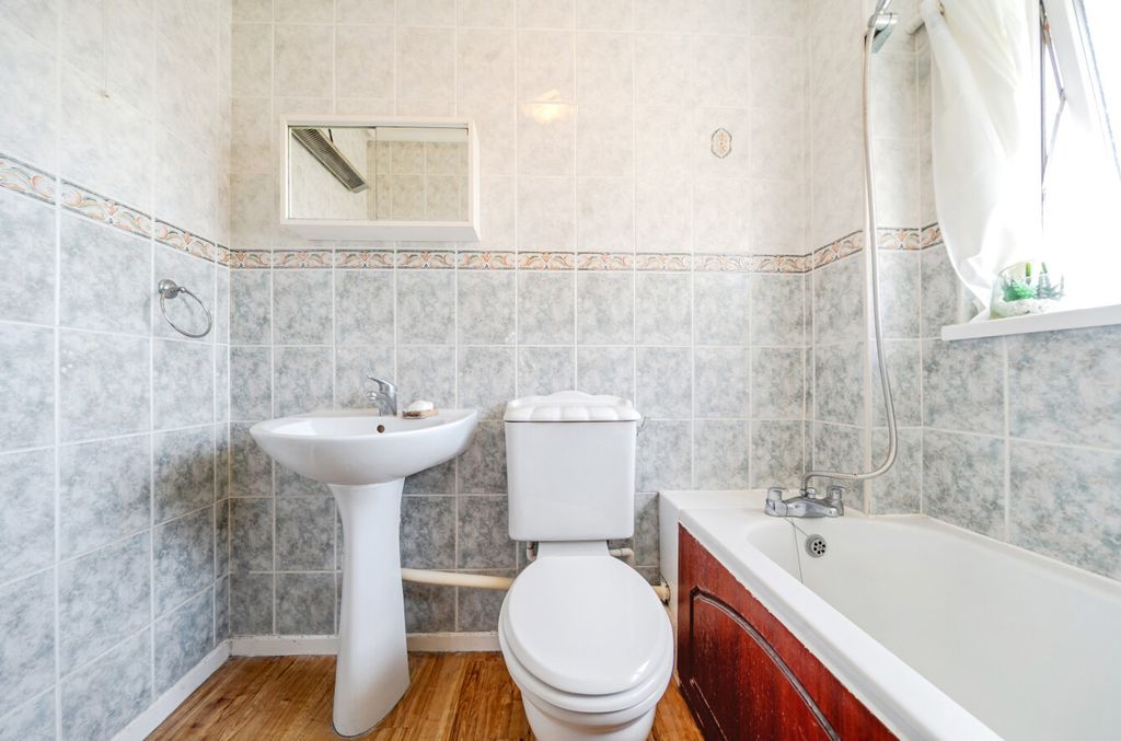 Property photo 3 of 7 Bathroom
