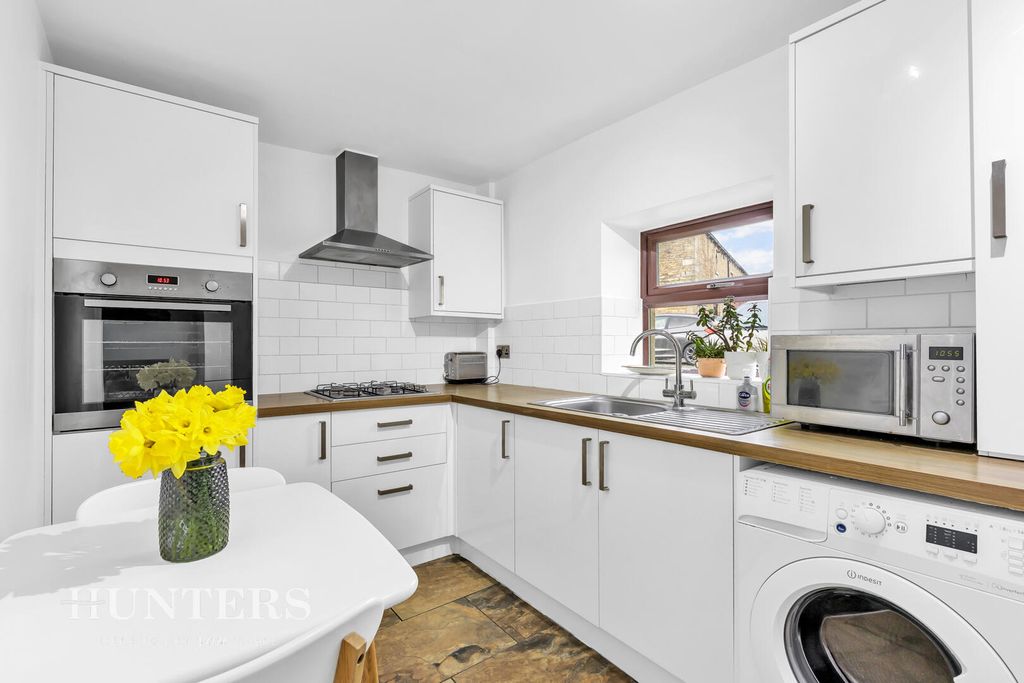 Property photo 2 of 17 Kitchen