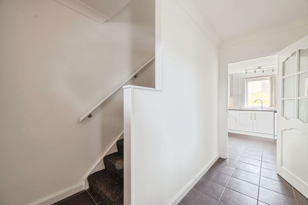 Property photo 3 of 14 Staircase