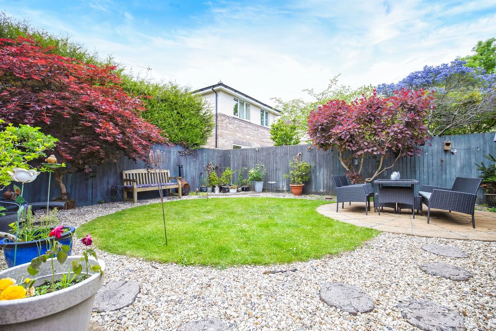 Property photo 2 of 34