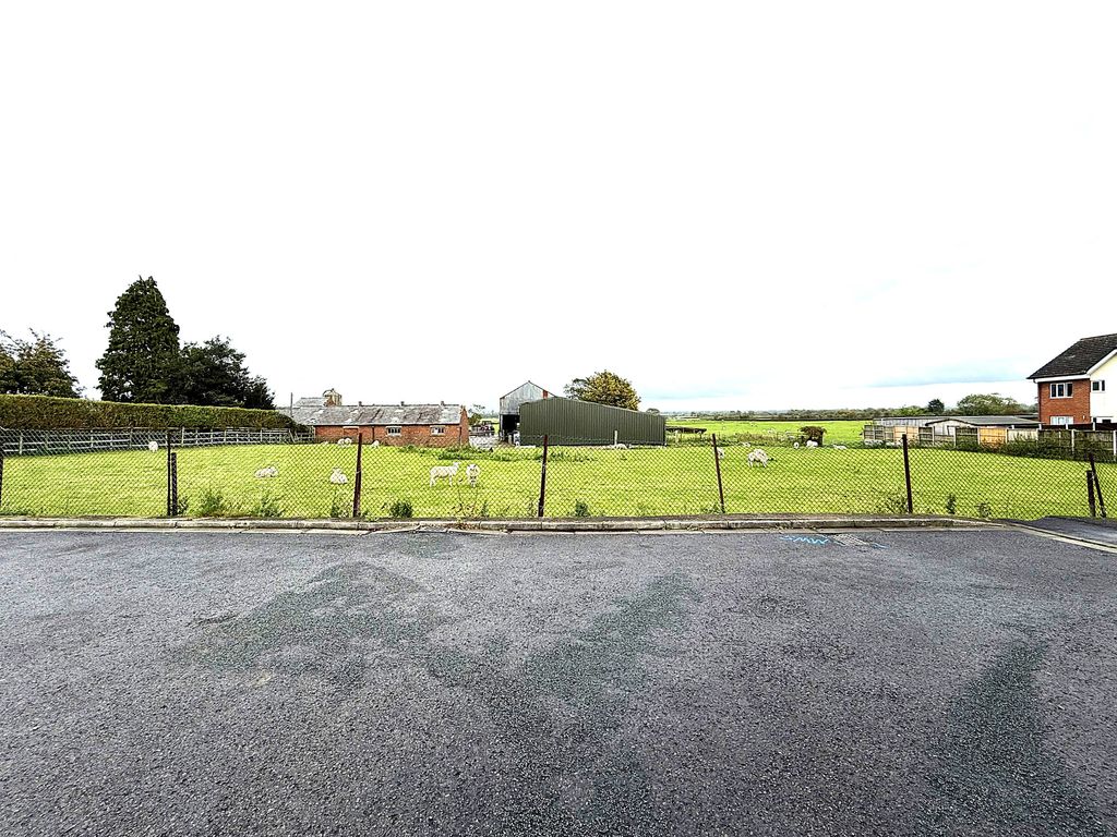 Property photo 2 of 27