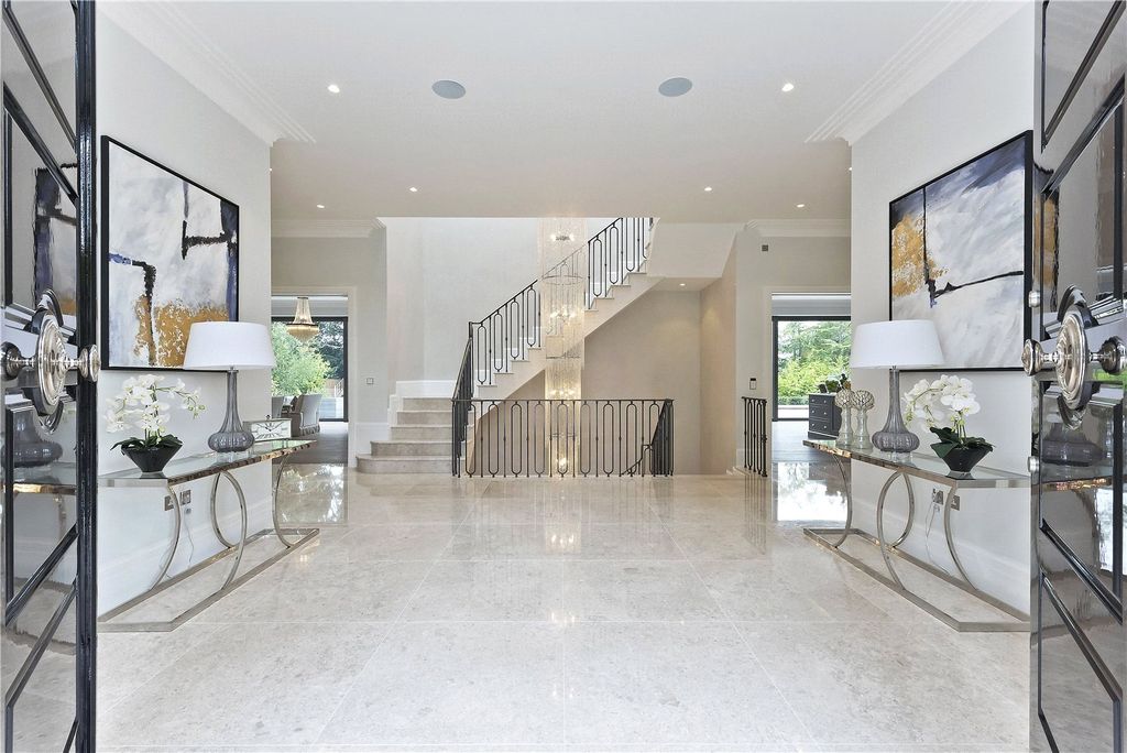 Property photo 2 of 29 Entrance