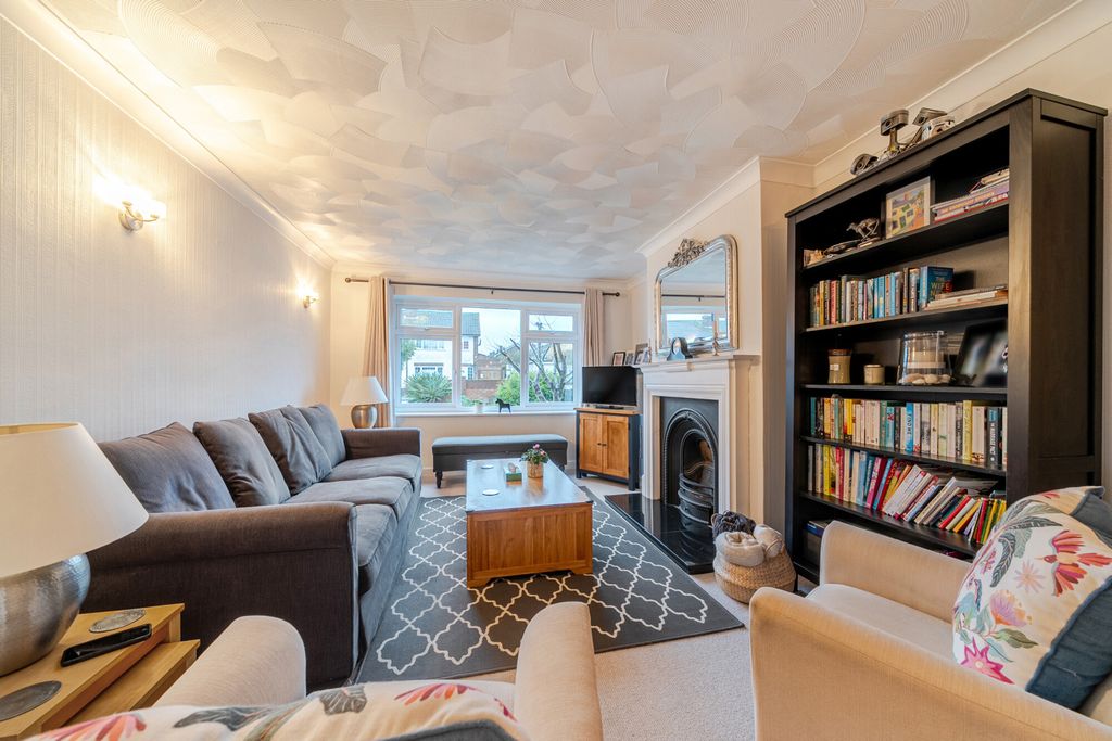 Property photo 2 of 20 Lounge