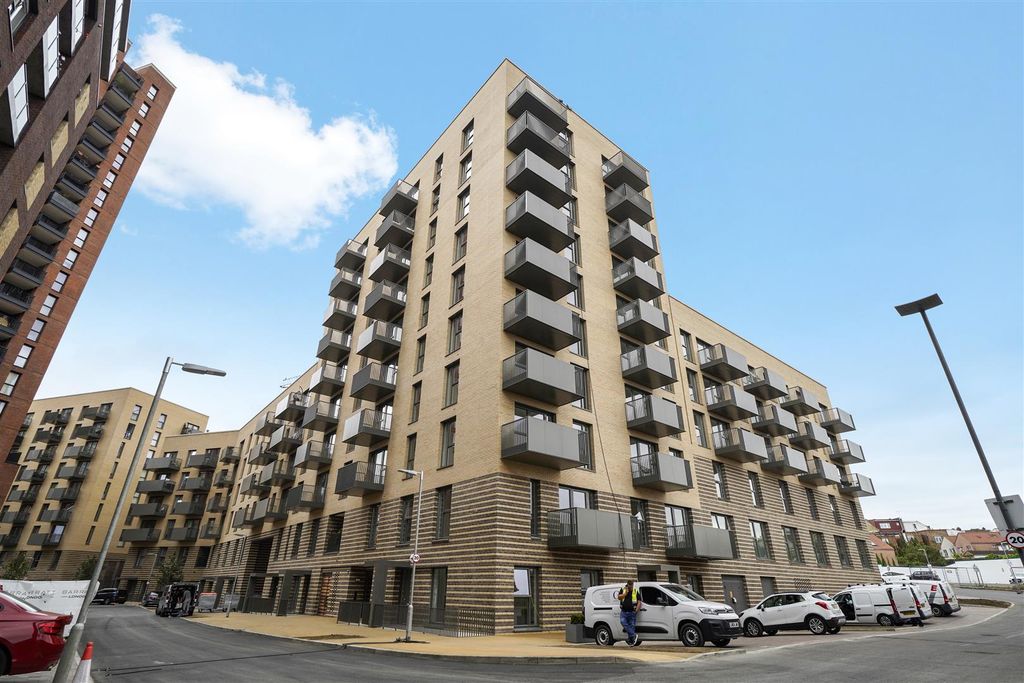 Property photo 1 of 2 Flat 6, Nuthatch Apartments,  - Eqem1Mjqvlqslyjkqi