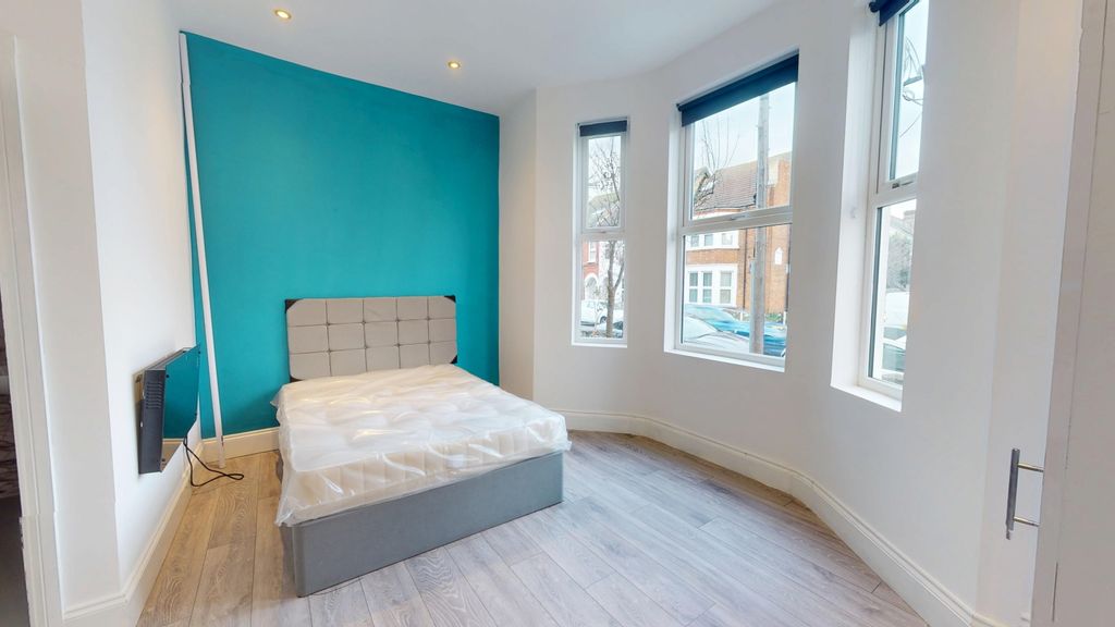 Property photo 1 of 5 7-Quadrant-Road-12152025_140859