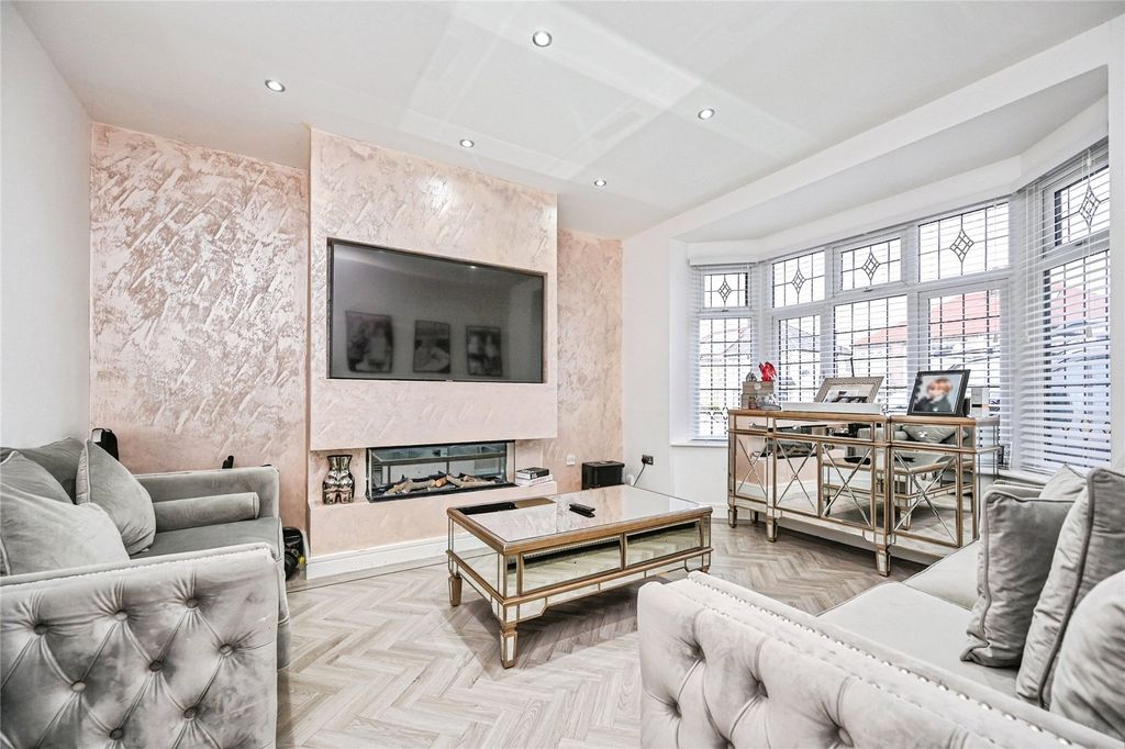 Property photo 3 of 32 Photo