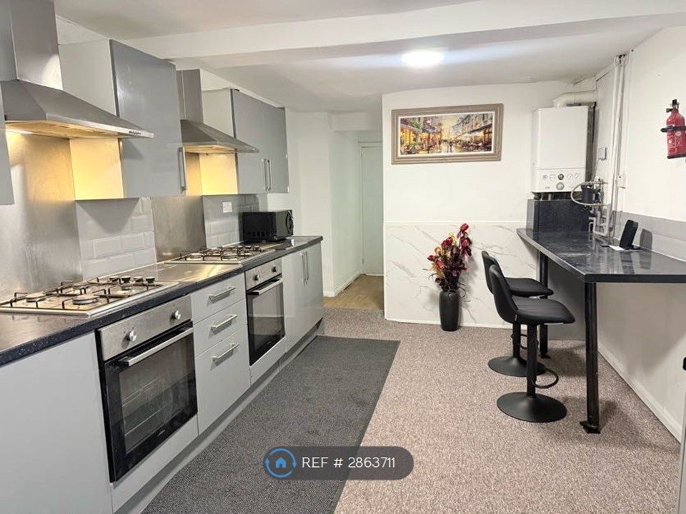 Property photo 2 of 31