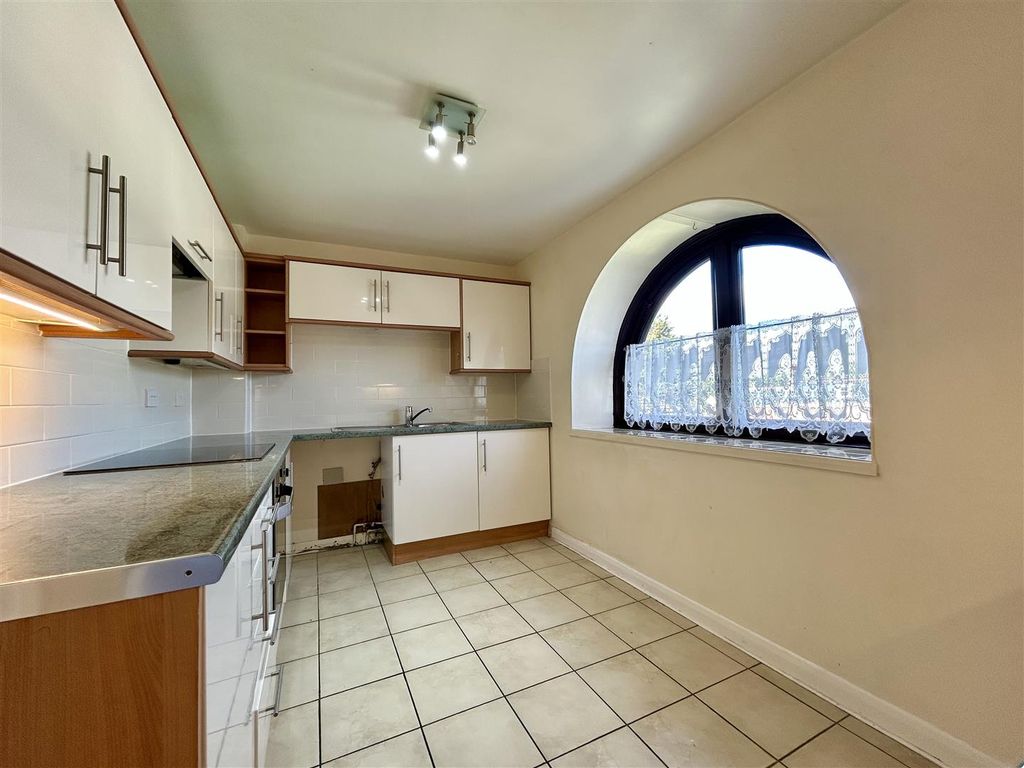 Property photo 2 of 21