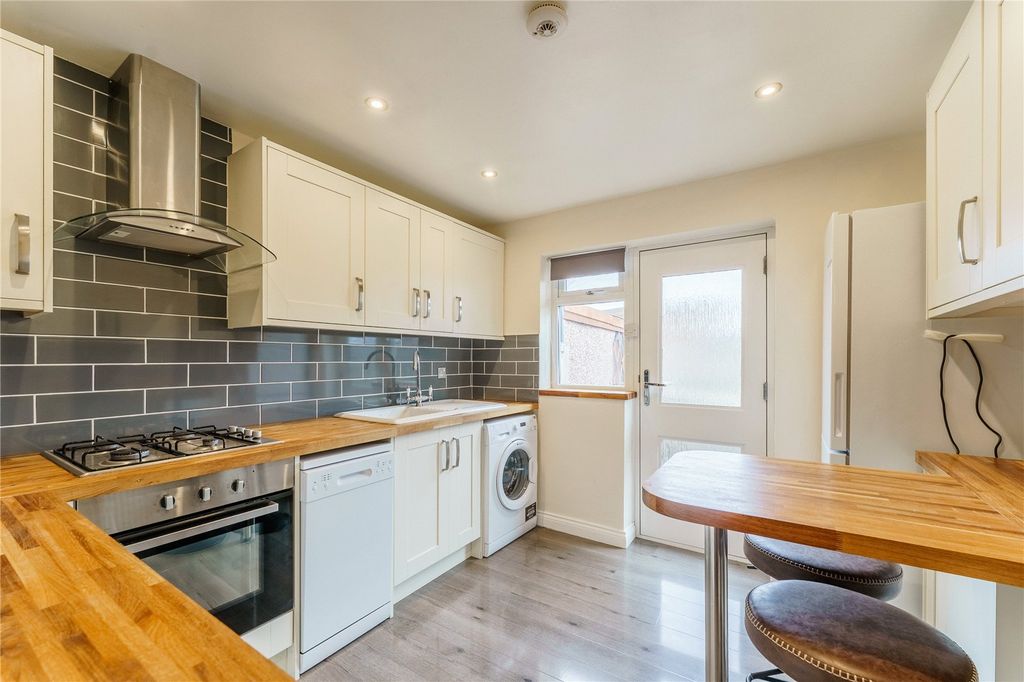 Property photo 2 of 22 Picture No. 21