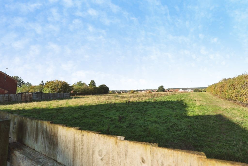 Property photo 2 of 18 5700581