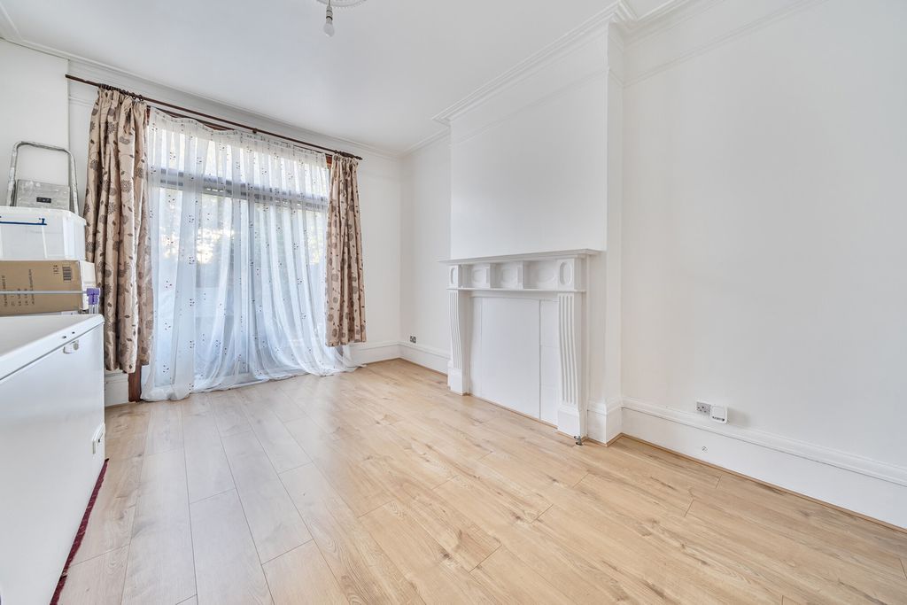 Property photo 3 of 10 Bedroom