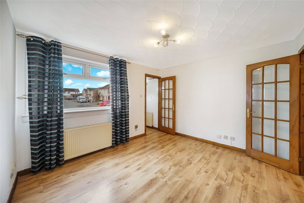 Property photo 3 of 19 Lounge