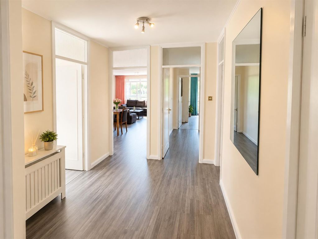 Property photo 3 of 11 Hallway.Png