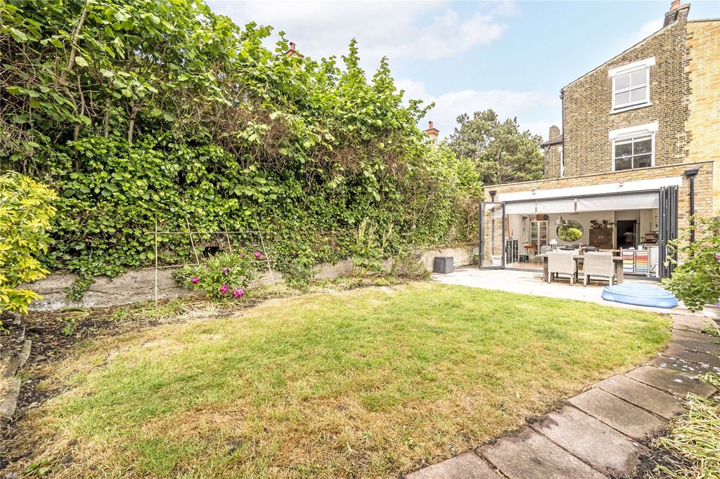 Property photo 2 of 9 Picture No. 10