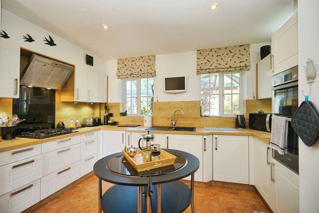 Property photo 2 of 17 Photo