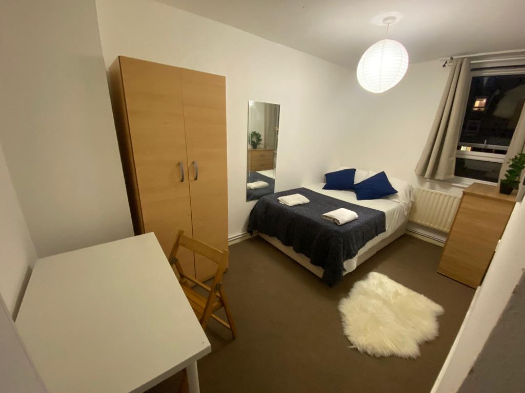 Property photo 1 of 12 Room 4- £720 Available 15/11/2026