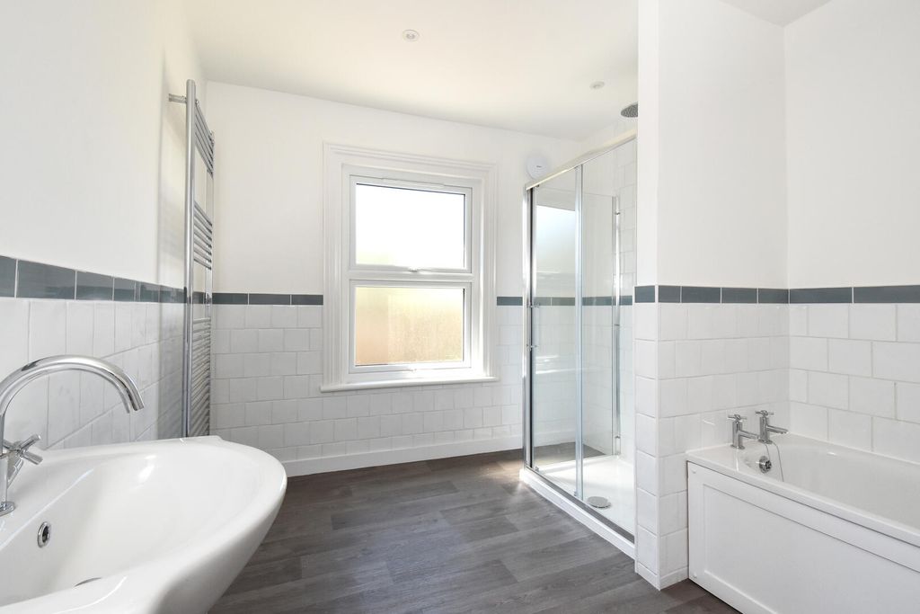 Property photo 1 of 7 Bathroom