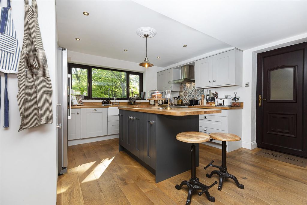 Property photo 2 of 74 Dining Kitchen