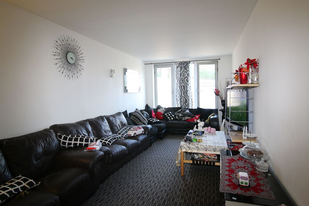 Property photo 3 of 5