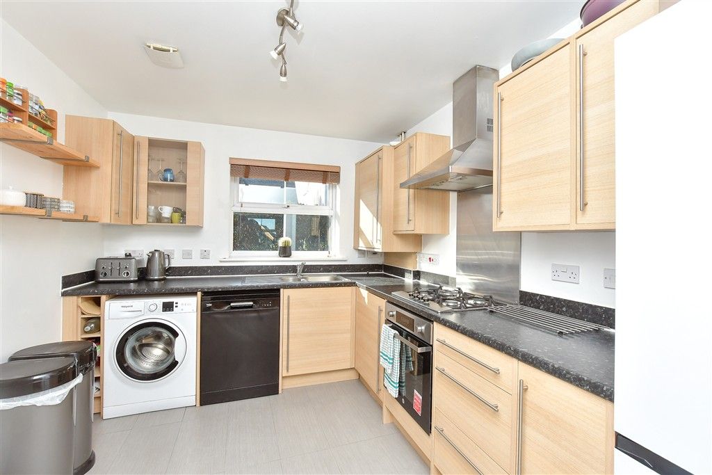 Property photo 3 of 10 Kitchen