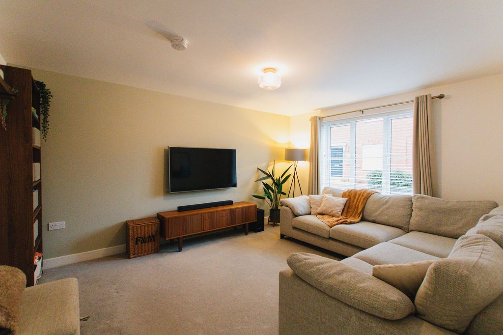 Property photo 2 of 25