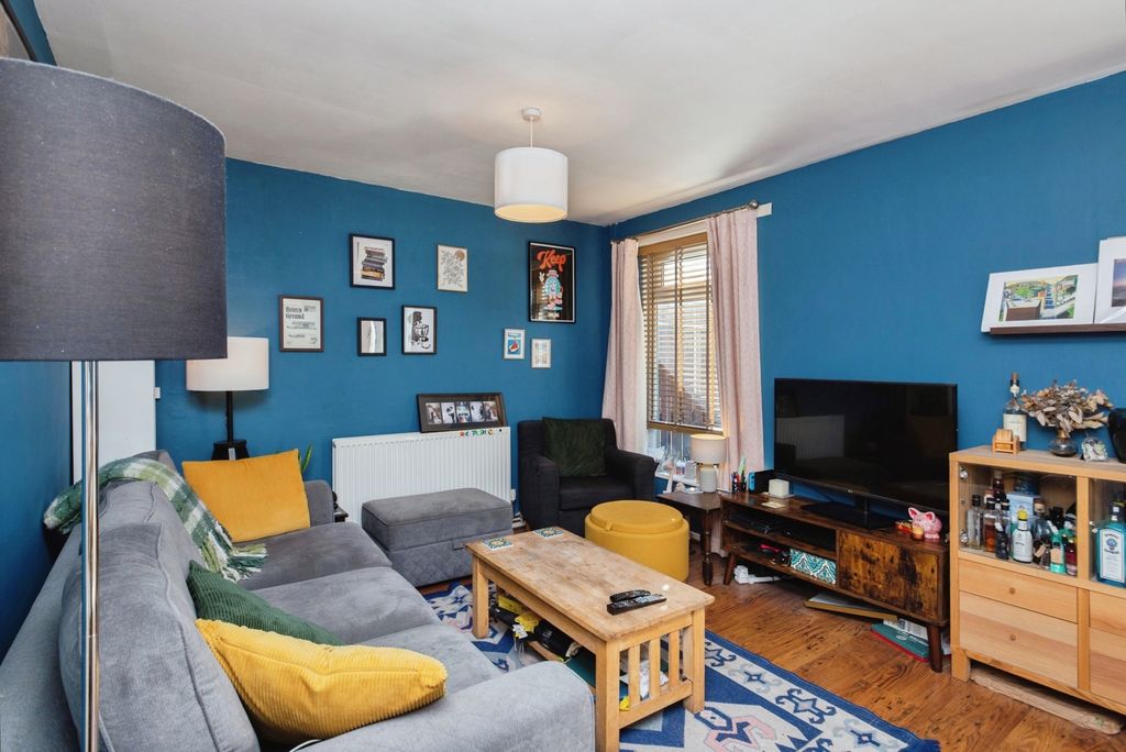 Property photo 2 of 17 Photo