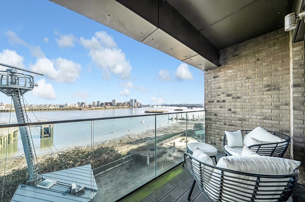 Property photo 2 of 16 1418625-13-699ee3...