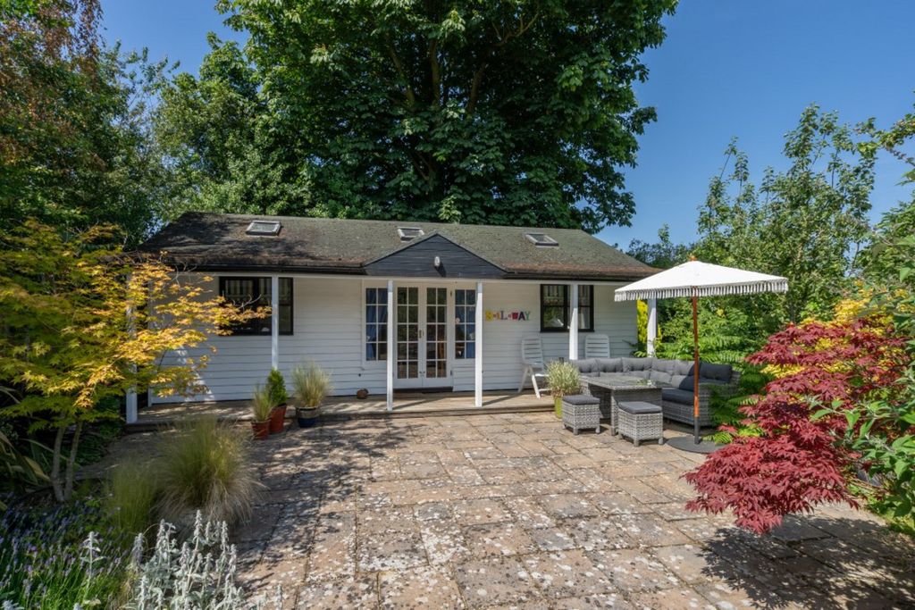 Property photo 2 of 28