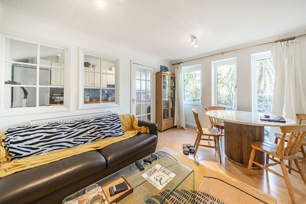 Property photo 2 of 8