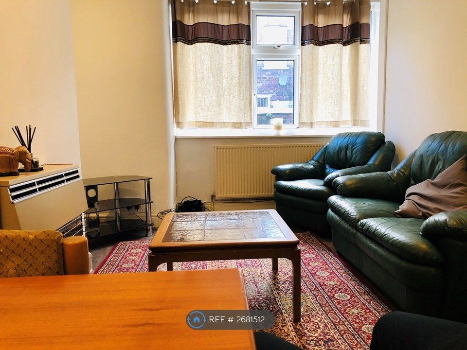 Property photo 2 of 11 Living Room