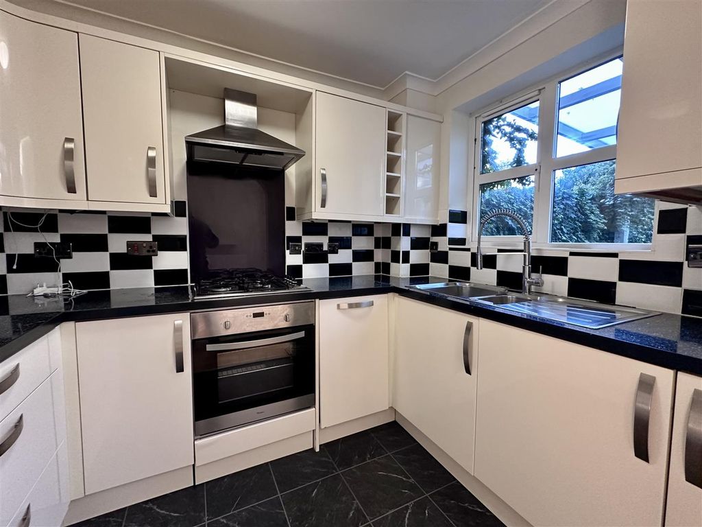 Property photo 2 of 25 Tempimageqo1Nog.Jpg