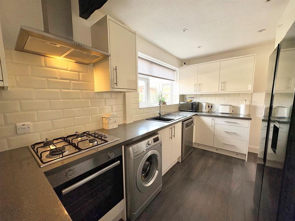 Property photo 3 of 18 Kitchen 2.Jpg