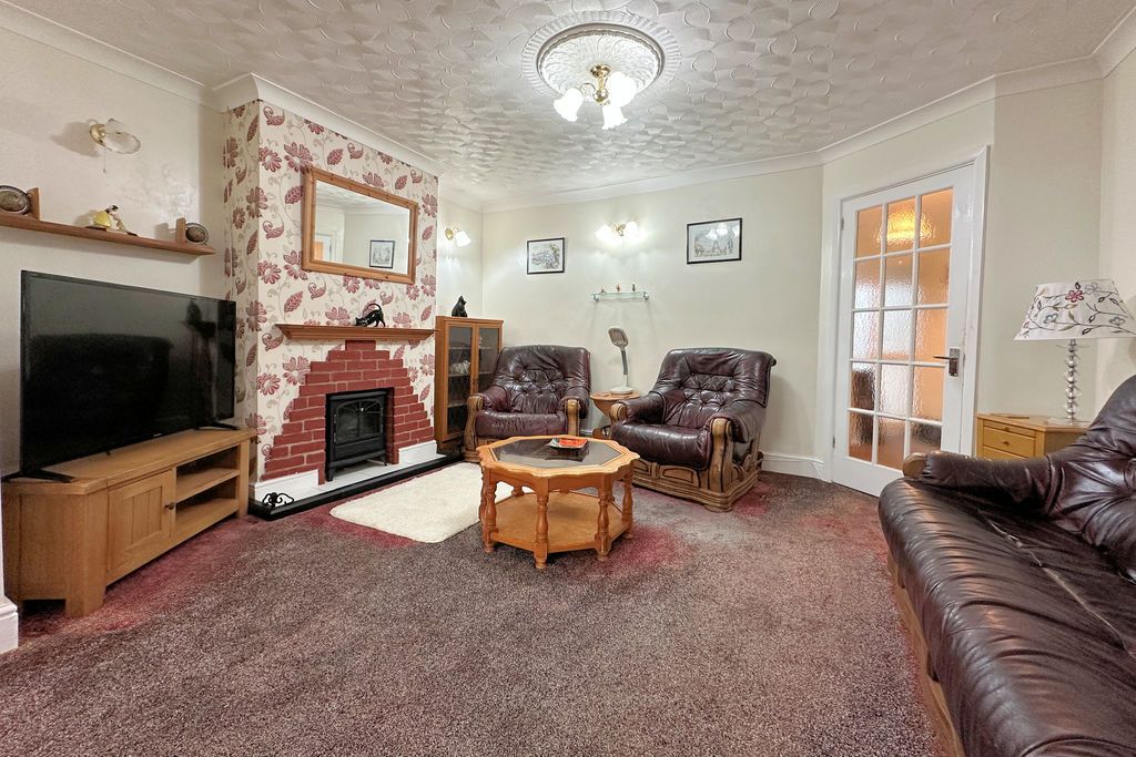 Property photo 2 of 20 Lounge