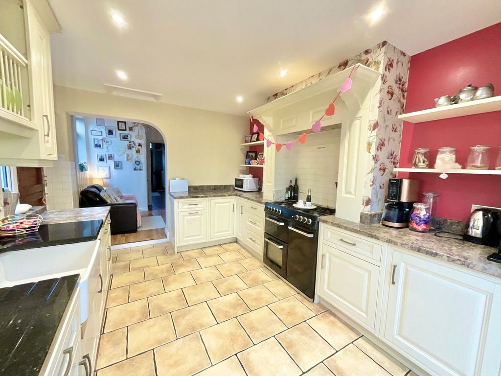 Property photo 2 of 26