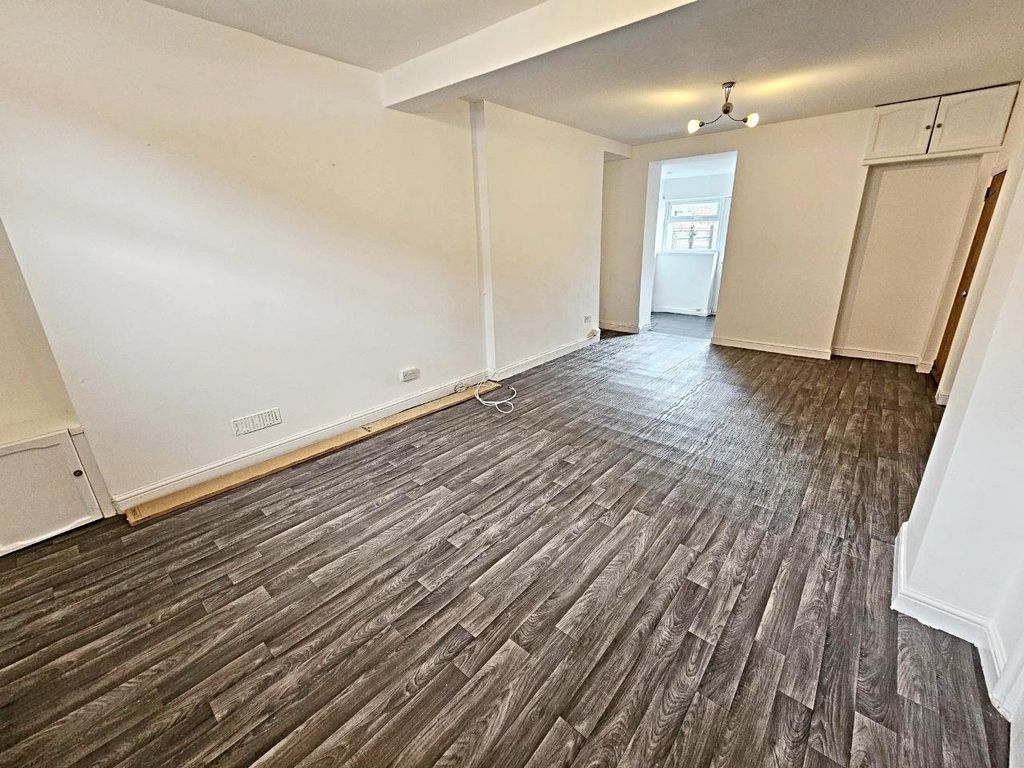 Property photo 3 of 12 Lounge/Diner