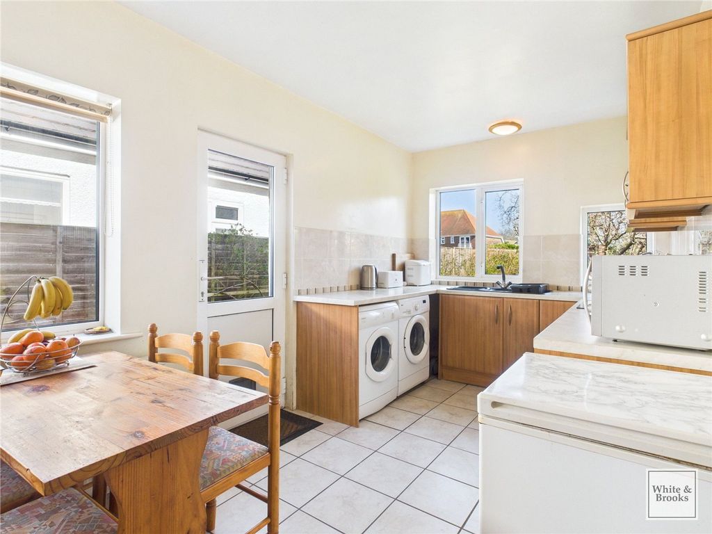 Property photo 3 of 34 Kitchen
