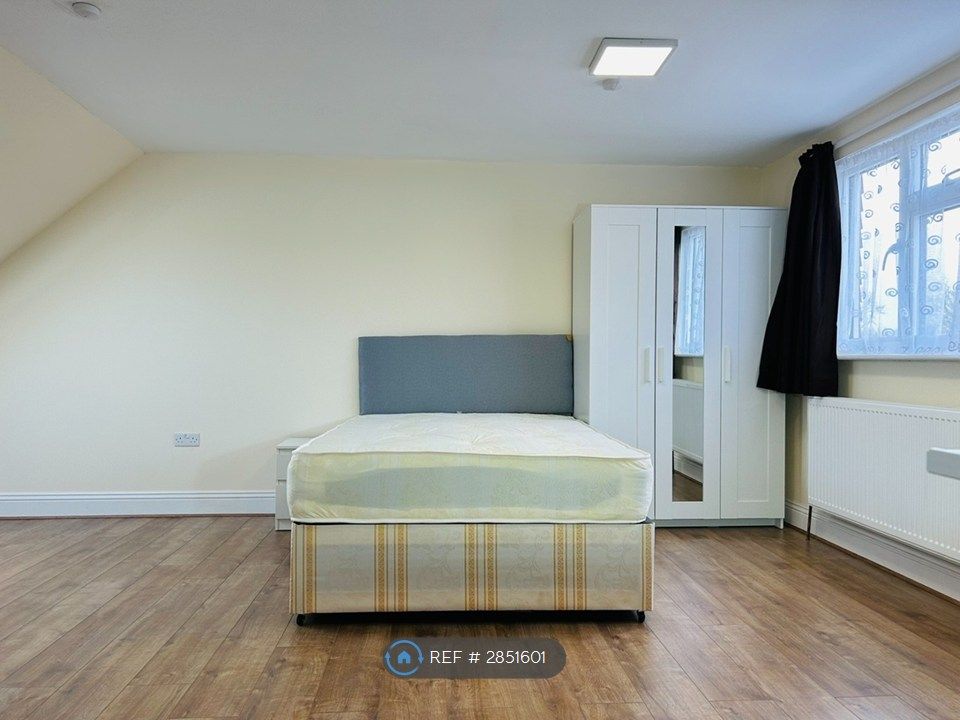 Property photo 2 of 30 Studio