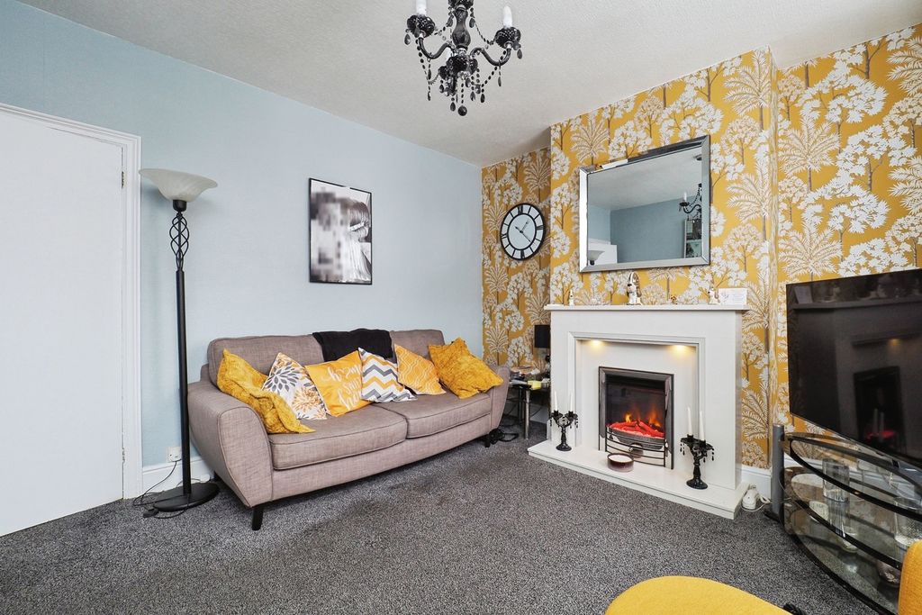 Property photo 3 of 17 Photo