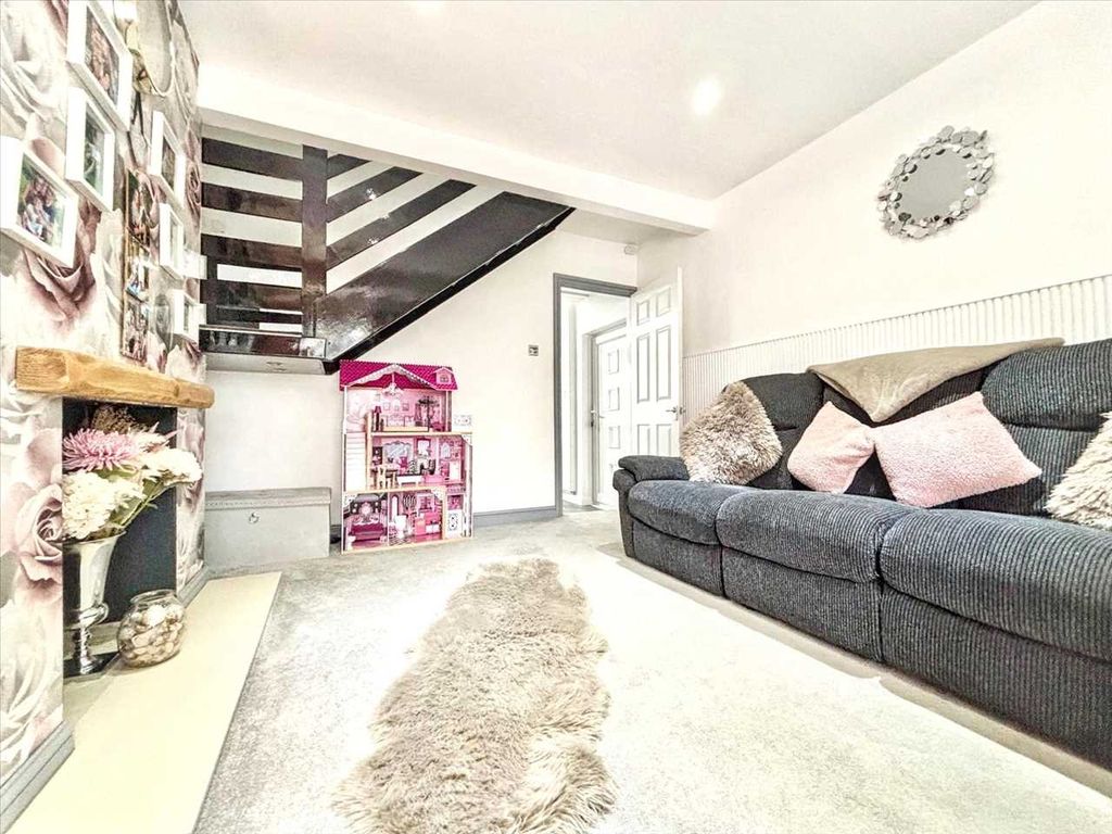 Property photo 3 of 28