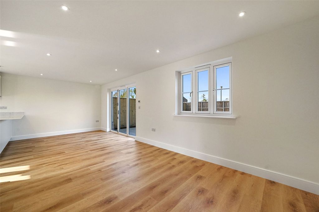 Property photo 3 of 18 Picture No. 05