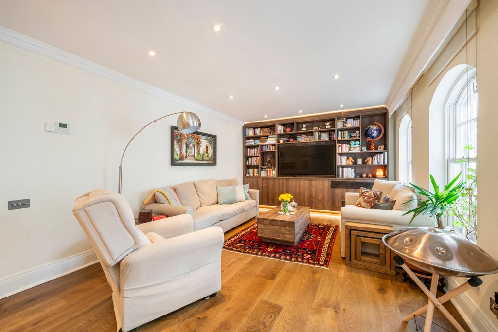 Property photo 3 of 13