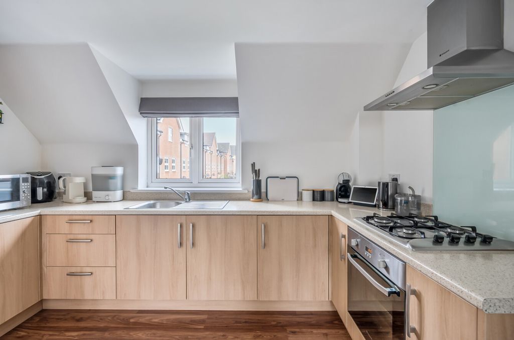 Property photo 3 of 11 1394195-28-6942Af...