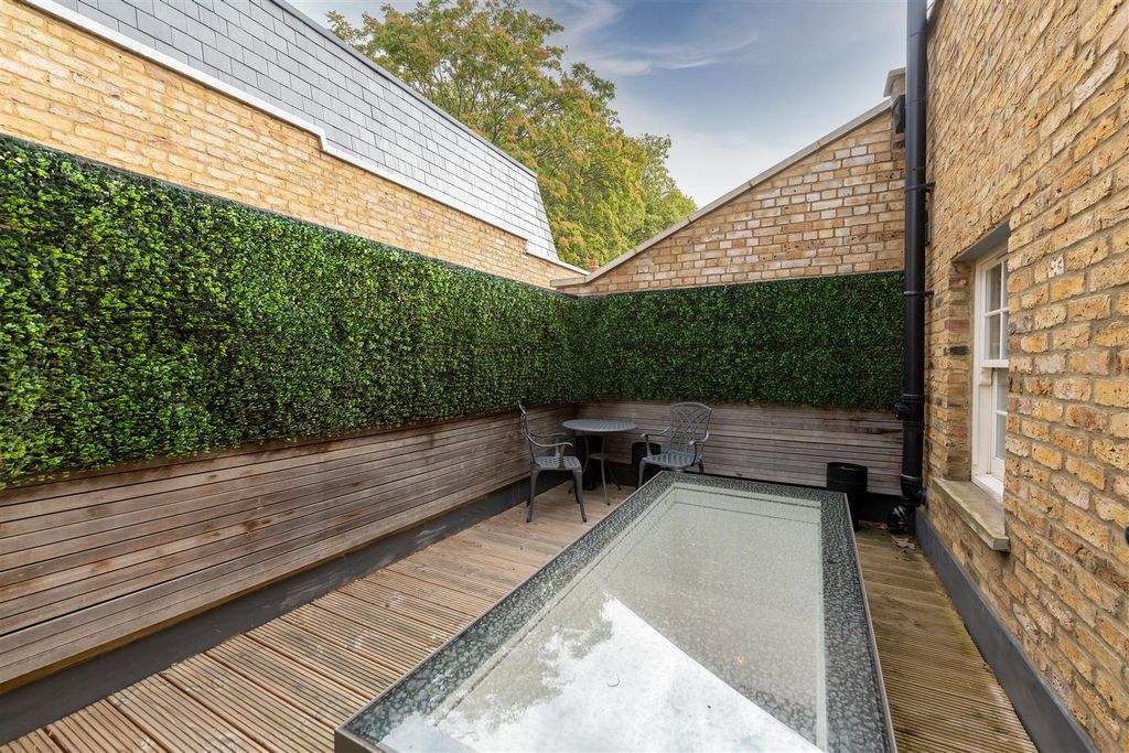 Property photo 3 of 21 47 Princes Gate Mews Hi-26.Jpg