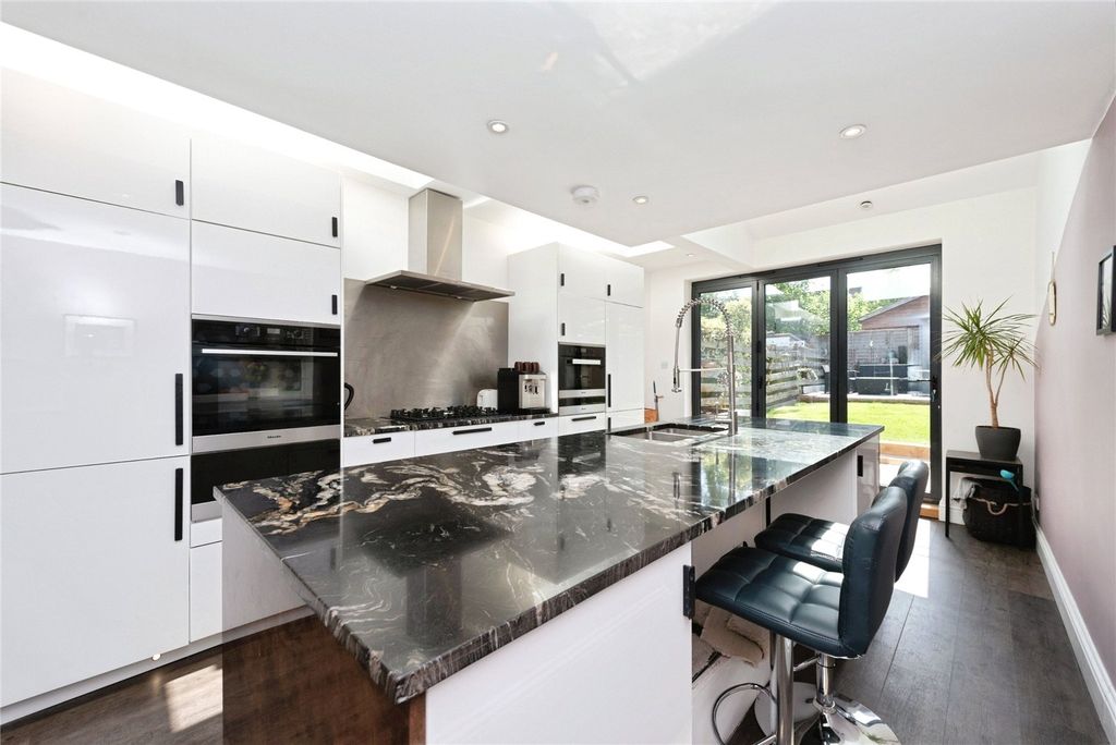 Property photo 2 of 18 Kitchen
