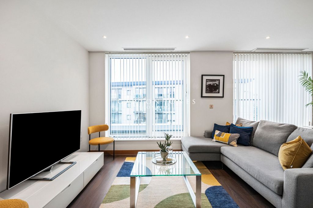 Property photo 3 of 21 Picture No. 32