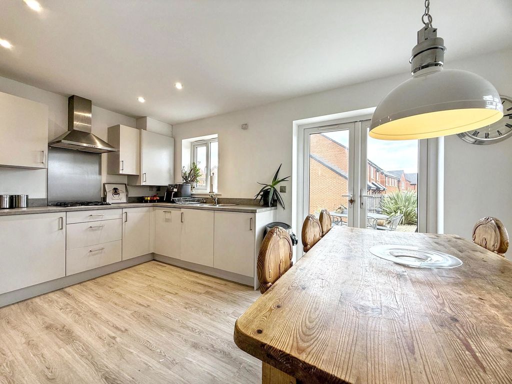 Property photo 3 of 28