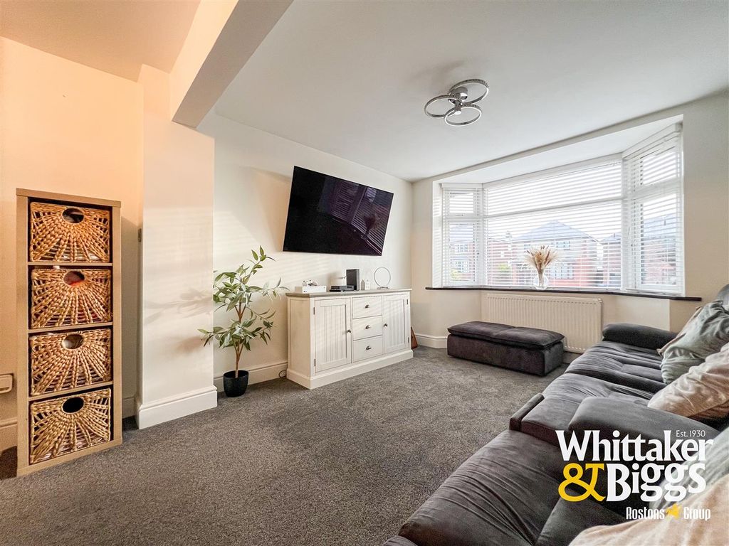 Property photo 3 of 33 Sitting Room