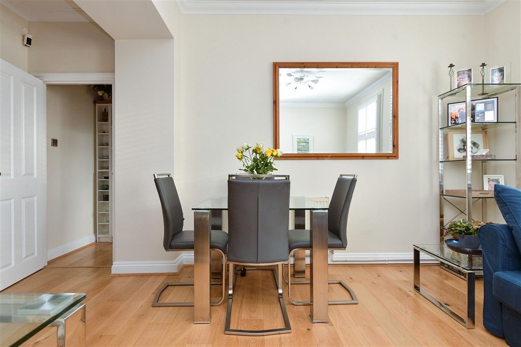 Property photo 3 of 14 Lounge