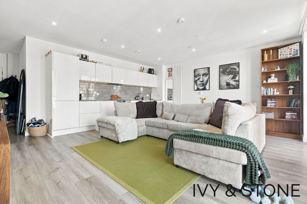 Property photo 2 of 13 5379392