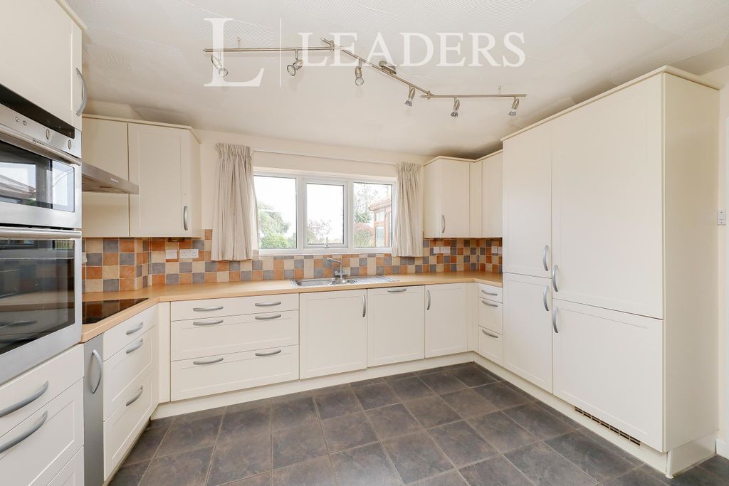 Property photo 2 of 10 Kitchen